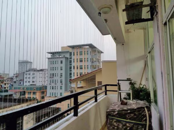 Phòng chống tai nạn rơi, ngã từ chung cư cao tầng: Có thể lắp đặt lưới đặc chủng an toàn ảnh 1 Phòng chống tai nạn rơi, ngã từ chung cư cao tầng: Có thể lắp đặt lưới đặc chủng an toàn ảnh 1