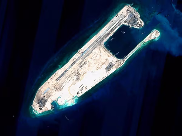 Mỹ: Trung Quốc tăng tốc cải tạo đảo phi pháp ở Biển Đông ảnh 1