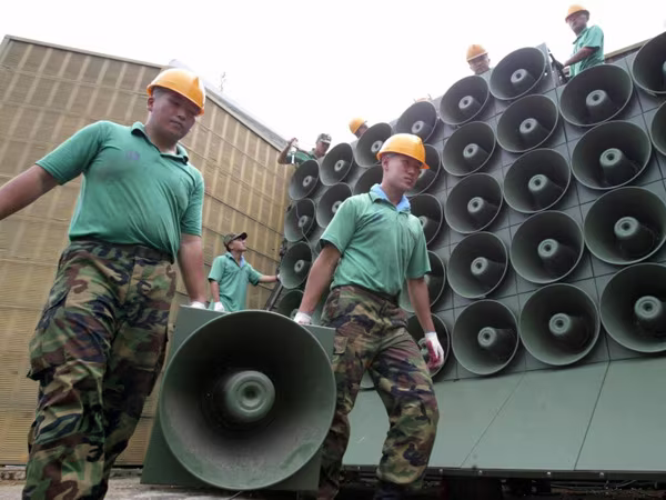 Hội đàm bên miệng hố chiến tranh ảnh 1