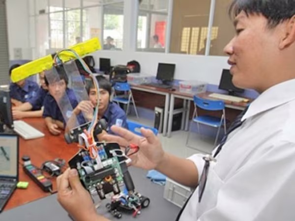 Học sinh học trung cấp được giảm 50% học phí ảnh 1 Học sinh học trung cấp được giảm 50% học phí ảnh 1