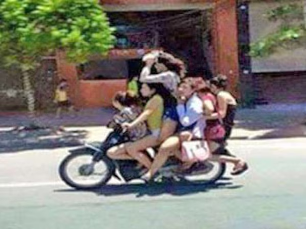 Dẹp "đội quân" chuyên chở nữ tiếp viên đánh võng trên đường ảnh 2