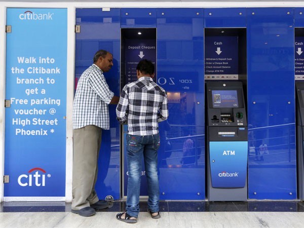 Xác thực chủ thẻ ATM bằng máy quét nhãn cầu ảnh 1 Xác thực chủ thẻ ATM bằng máy quét nhãn cầu ảnh 1