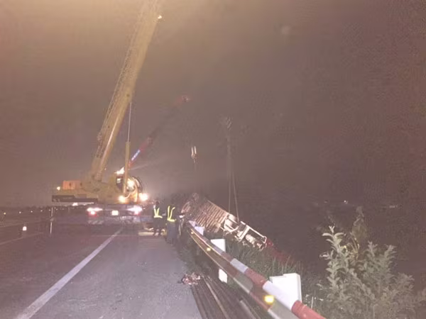 Vụ xe khách đâm xe tải trên cao tốc Pháp Vân - Cầu Giẽ: Không xe nào chạy quá tốc độ? ảnh 1