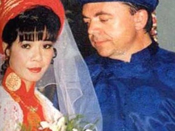 Ca sỹ Ánh Tuyết kể chuyện lấy chồng Tây ảnh 1 Ca sỹ Ánh Tuyết kể chuyện lấy chồng Tây ảnh 1