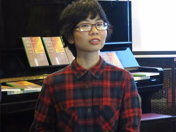 Tác giả trẻ Hoàng Thị Diệu Thuần: Cô gái không đầu hàng số phận ảnh 1