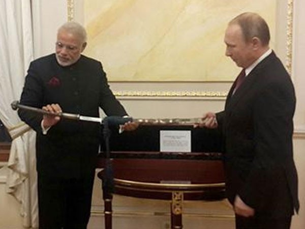 Tổng thống Putin tặng Thủ tướng Ấn Độ bảo kiếm hơn 300 tuổi ảnh 1 Tổng thống Putin tặng Thủ tướng Ấn Độ bảo kiếm hơn 300 tuổi ảnh 1