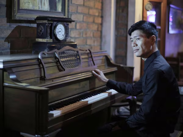 Ca sĩ Minh Đức: Chàng "Trương Chi" mới của làng nhạc Việt ảnh 1 Ca sĩ Minh Đức: Chàng "Trương Chi" mới của làng nhạc Việt ảnh 1