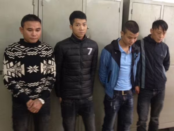 Không bỏ lọt hành vi chèo kéo bắt chẹt tiền của du khách ở phố cổ ảnh 2