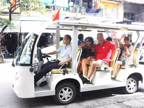 Không bỏ lọt hành vi chèo kéo bắt chẹt tiền của du khách ở phố cổ ảnh 1