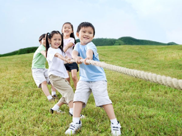 Trẻ chơi trong nhà nhiều dễ bị cận thị ảnh 1 Trẻ chơi trong nhà nhiều dễ bị cận thị ảnh 1