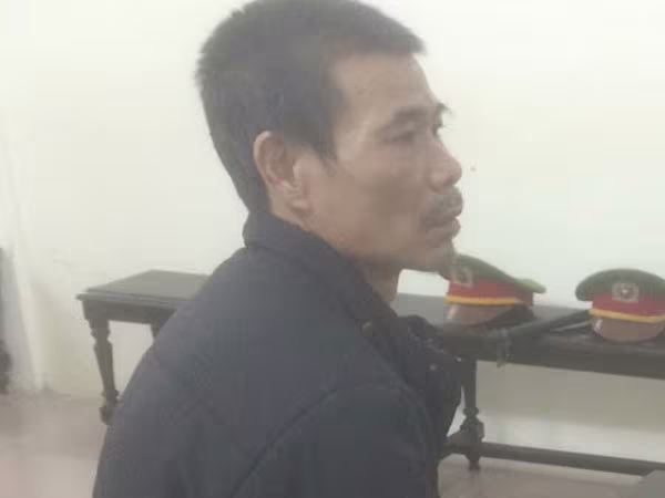 Tập kết gỗ bừa bãi, đánh toác đầu người làng ảnh 1 Tập kết gỗ bừa bãi, đánh toác đầu người làng ảnh 1