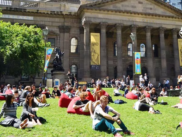 Du học sinh - "mồi ngon" của những kẻ lừa đảo ảnh 1