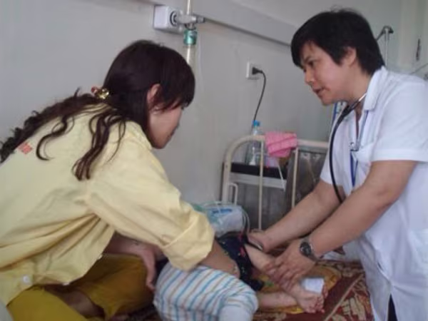 Khoa Nhi - Bệnh viện Thanh Nhàn Hà Nội: Đáp ứng tốt lượng bệnh nhi tăng do thời tiết ảnh 1 Khoa Nhi - Bệnh viện Thanh Nhàn Hà Nội: Đáp ứng tốt lượng bệnh nhi tăng do thời tiết ảnh 1