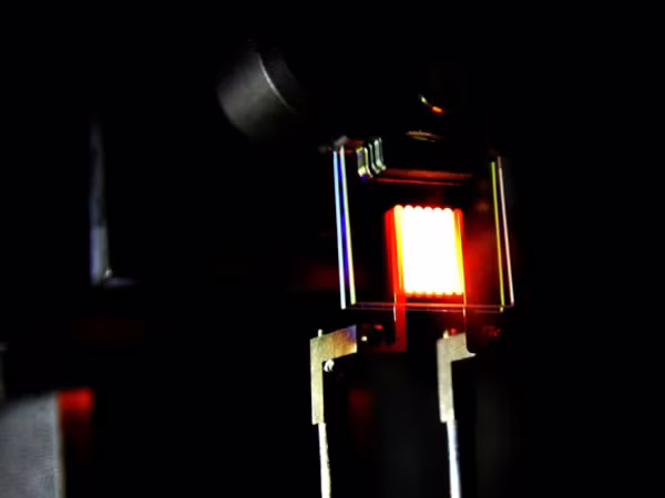 Bóng đèn sợi đốt trở lại với công nghệ "tái chế ánh sáng" ảnh 1