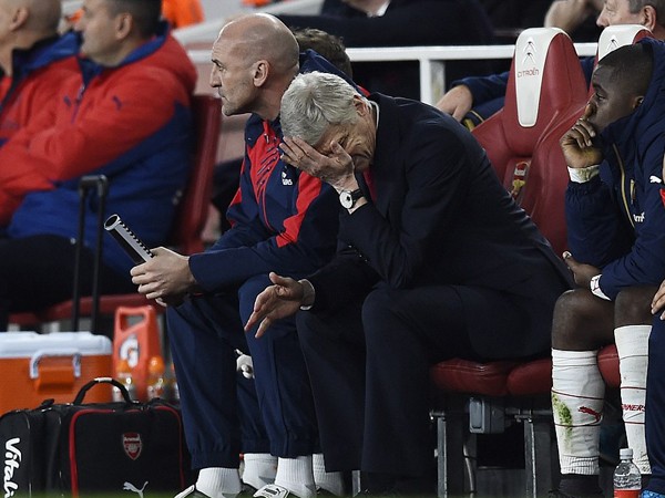 Cuộc đua vô địch Ngoại hạng Anh: Arsenal đang... cài số lùi ảnh 1 Cuộc đua vô địch Ngoại hạng Anh: Arsenal đang... cài số lùi ảnh 1