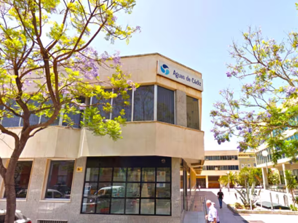 Không làm việc vẫn hưởng lương ảnh 1