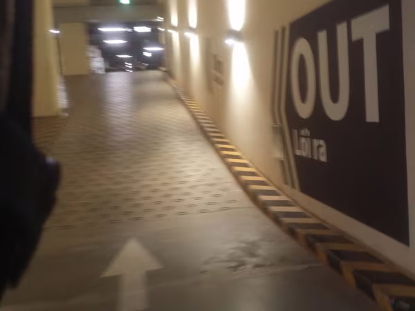 Nguy cơ tai nạn từ đường hầm để xe ảnh 1