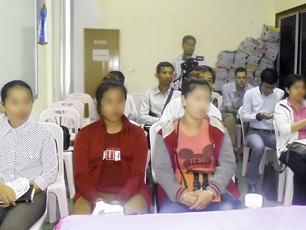 Những cô gái Campuchia bị mắc kẹt ở Trung Quốc làm nô lệ tình dục ảnh 1 Những cô gái Campuchia bị mắc kẹt ở Trung Quốc làm nô lệ tình dục ảnh 1