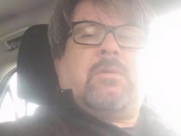 Chân dung gã lái xe Uber xả súng giết người hàng loạt ảnh 1 Chân dung gã lái xe Uber xả súng giết người hàng loạt ảnh 1