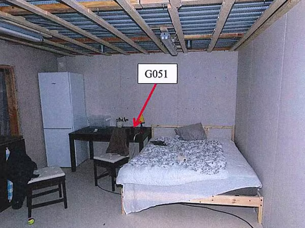 Bác sĩ biến thái nhốt bạn gái dưới hầm ảnh 1