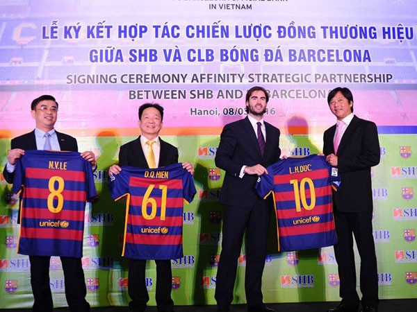 "Bầu" Hiển chi đậm mời Barca ảnh 1 "Bầu" Hiển chi đậm mời Barca ảnh 1