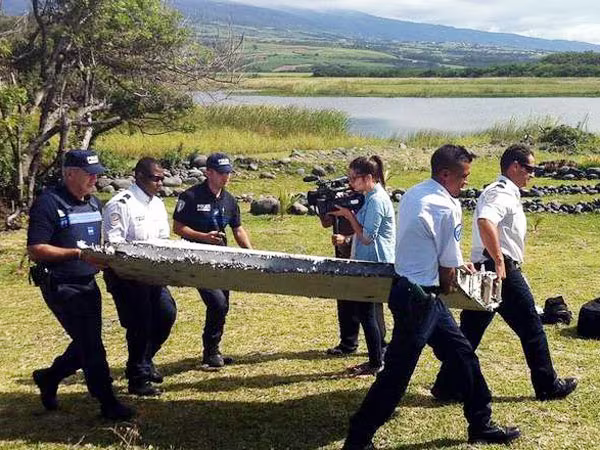 Hy vọng sớm "giải mã" ẩn số MH370  ảnh 2 Hy vọng sớm "giải mã" ẩn số MH370  ảnh 2