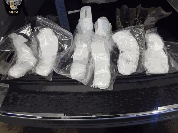 Giấu cocaine trong giầy cũng không thoát ảnh 1 Giấu cocaine trong giầy cũng không thoát ảnh 1