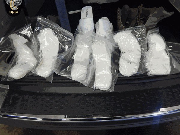 Giấu cocaine trong giầy cũng không thoát ảnh 1 Giấu cocaine trong giầy cũng không thoát ảnh 1