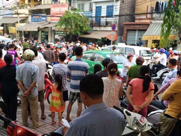TP.HCM: Điều tra vụ nổ súng gây náo loạn khu phố ảnh 1 TP.HCM: Điều tra vụ nổ súng gây náo loạn khu phố ảnh 1