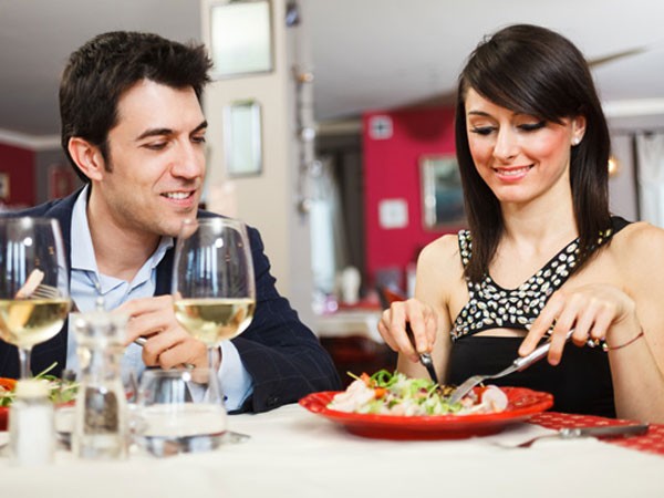 Không nói chuyện khi ăn sẽ ăn ít hơn ảnh 1 Không nói chuyện khi ăn sẽ ăn ít hơn ảnh 1