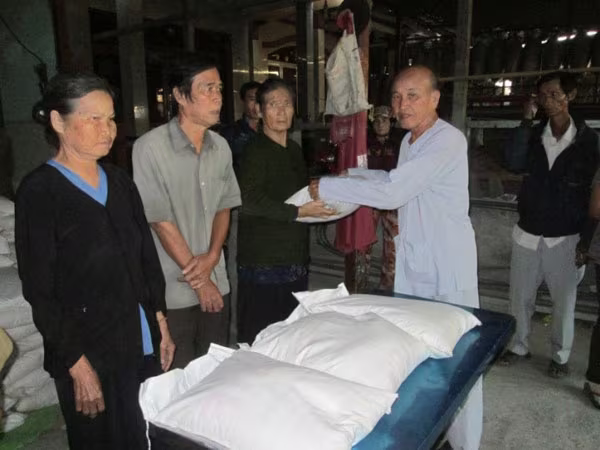 20 năm xây nhà, xây cầu cho người nghèo ảnh 1 20 năm xây nhà, xây cầu cho người nghèo ảnh 1