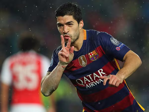 Barca vớ bẫm trong thương vụ Suarez ảnh 1