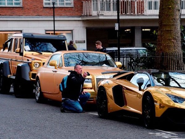 Dàn siêu xe mạ vàng gây xôn xao London ảnh 1 Dàn siêu xe mạ vàng gây xôn xao London ảnh 1