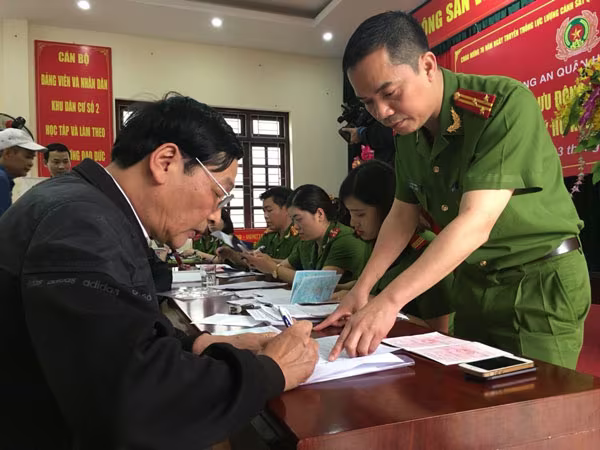 Công an quận Hoàng Mai, Hà Nội: Ngày cuối tuần thiết thực ảnh 1 Công an quận Hoàng Mai, Hà Nội: Ngày cuối tuần thiết thực ảnh 1