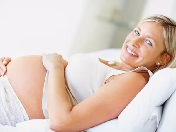 Mẹ lớn tuổi, con cao hơn ảnh 1 Mẹ lớn tuổi, con cao hơn ảnh 1
