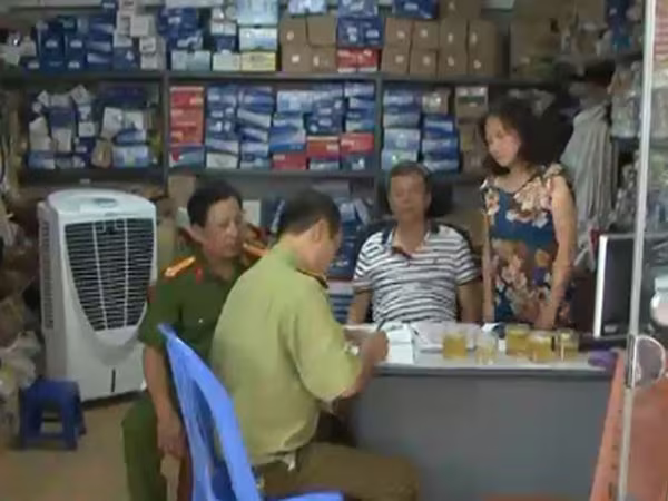 Đồng loạt kiểm tra 25 cửa hàng kinh doanh phụ tùng ô tô ảnh 1 Đồng loạt kiểm tra 25 cửa hàng kinh doanh phụ tùng ô tô ảnh 1