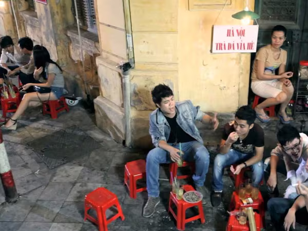 Những bình luận viên "phủi" ngoài phố ảnh 1 Những bình luận viên "phủi" ngoài phố ảnh 1