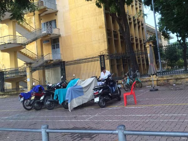 Trông xe miễn phí phục vụ thí sinh ảnh 1 Trông xe miễn phí phục vụ thí sinh ảnh 1