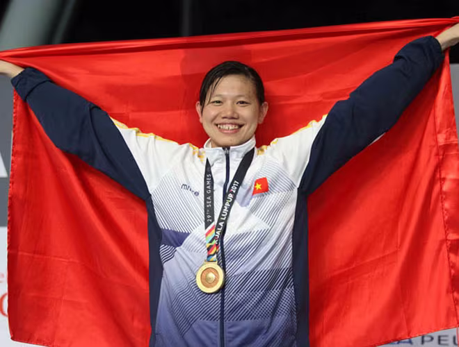 Ánh Viên rất mạnh mẽ khi thi đấu còn ở ngoài đời lại là một cô gái hiền lành và nhút nhát, nhưng ẩn sâu trong vẻ bề ngoài ấy là một quyết tâm phi thường. “Tôi đã giành nhiều huy chương, phá nhiều kỷ lục, nhưng tôi sẽ không ngừng phấn đấu. Nếu tôi hài lòng với những gì đã đạt được, tôi là kẻ thất bại ngay từ bây giờ. Tôi không nhớ đến chiến thắng, mỗi ngày tôi đều nỗ lực như chưa giành được gì cả”, Ánh Viên nói. Ánh Viên rất mạnh mẽ khi thi đấu còn ở ngoài đời lại là một cô gái hiền lành và nhút nhát, nhưng ẩn sâu trong vẻ bề ngoài ấy là một quyết tâm phi thường. “Tôi đã giành nhiều huy chương, phá nhiều kỷ lục, nhưng tôi sẽ không ngừng phấn đấu. Nếu tôi hài lòng với những gì đã đạt được, tôi là kẻ thất bại ngay từ bây giờ. Tôi không nhớ đến chiến thắng, mỗi ngày tôi đều nỗ lực như chưa giành được gì cả”, Ánh Viên nói.