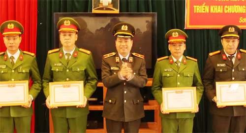 Tiếp tục nâng cao chất lượng, hiệu quả công tác năm 2018 ảnh 3 Tiếp tục nâng cao chất lượng, hiệu quả công tác năm 2018 ảnh 3