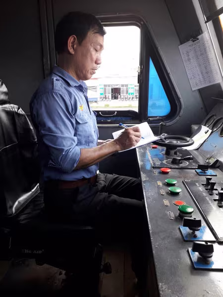 Ám ảnh và nhọc nhằn đời lái tàu ảnh 1 Ám ảnh và nhọc nhằn đời lái tàu ảnh 1