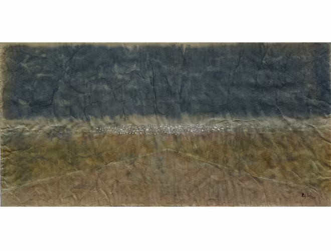 Lý Trực Sơn:Tác phẩm nằm trong series hội họa trừu tượng vẽ trên giấy dó, lấy cảm hứng từ biển, từ sự mênh mang bí ẩn, đầy sức mạnh của thiên nhiên. Lý Trực Sơn từng có những tác phẩm sơn mài và giấy dó rất thành công về chủ đề không gian biển, đặc biệt series trong triển lãm “Không vô can và ballad Biển Đông” cùng nhà điêu khắc Đào Châu Hải, kết quả chuyến đi thăm đảo Trường Sanăm 2010.