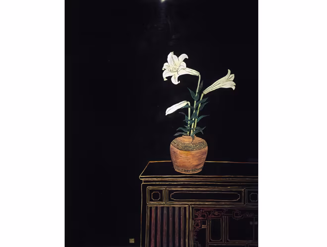 Trần Thị Hương Ly: Là nữ họa sĩ sinh trưởng trong gia đình có truyền thống tay nghề sơn khắc - một kỹ thuật còn rất ít người thực hiện ở làng nghề sơn mài truyền thống Hạ Thái. Bức “Hoa loa kèn” của Trần Thị Hương Ly thể hiện đầy đủ kỹ thuật khắc trên vóc sơn mài tinh xảo, không gian ước lệ mang màu sắc hoài cổ.