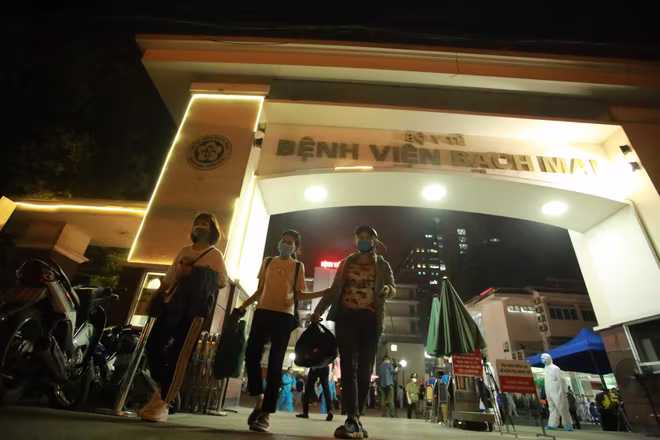 Chủ tịch UBND TP Hà Nội Nguyễn Đức Chung: Chúc mừng Bệnh viện Bạch Mai và yêu cầu người dân thực hiện nghiêm Chỉ thị 16 của Thủ tướng ảnh 4