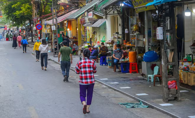 Vừa đánh "giặc" Covid-19, vừa khôi phục sản xuất kinh doanh ảnh 1