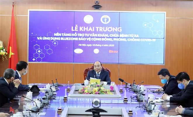 Thủ tướng dự khai trương nền tảng hỗ trợ khám chữa bệnh từ xa và ứng dụng Bluezone phòng chống Covid-19 ảnh 1