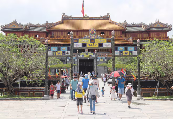 Giảm đến 60% giá tour, du lịch Việt chưa bao giờ rẻ đến thế ảnh 1