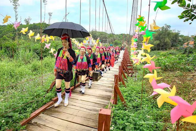 Về Tiên Yên, đi chợ phiên Hà Lâu, tắm thác Pạc Sủi giữa lưng chừng trời ảnh 3 Về Tiên Yên, đi chợ phiên Hà Lâu, tắm thác Pạc Sủi giữa lưng chừng trời ảnh 3