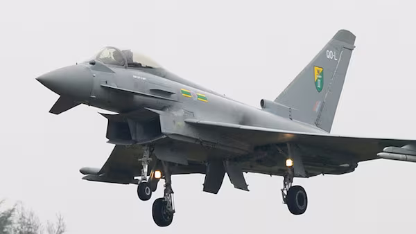 Tiêm kích Eurofighter Typhoon Anh xuất kích chặn máy bay Nga ảnh 1 Tiêm kích Eurofighter Typhoon Anh xuất kích chặn máy bay Nga ảnh 1