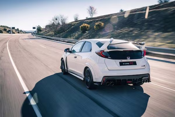 Honda Civic Type R 2015: Kiểu dáng thể thao, động cơ mạnh mẽ ảnh 4